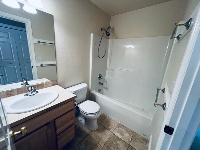 Building Photo - Beautiful 4 bedroom, 3 bath Mount Vernon Home