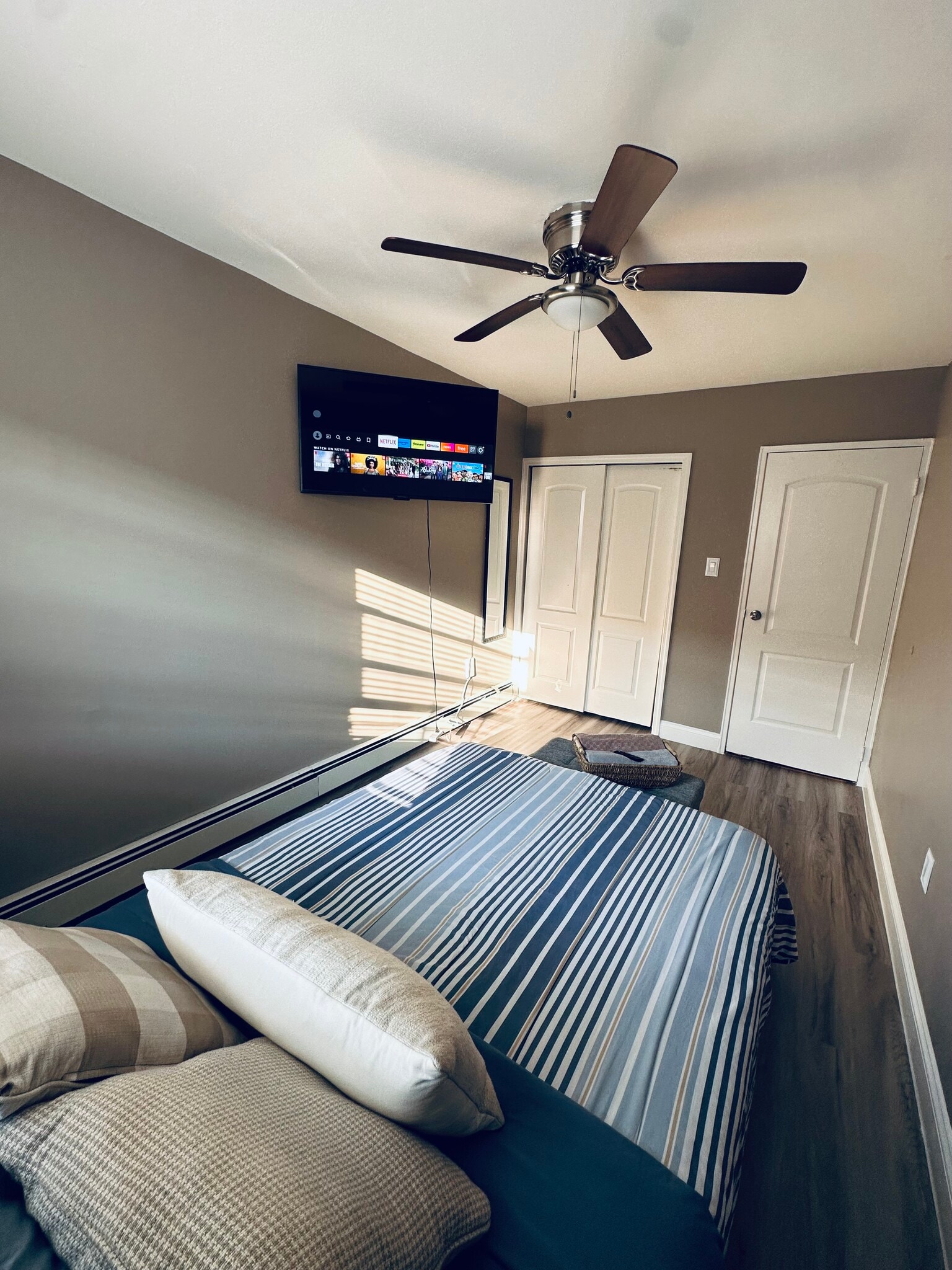 Building Photo - 37 Paerdegat 6th St