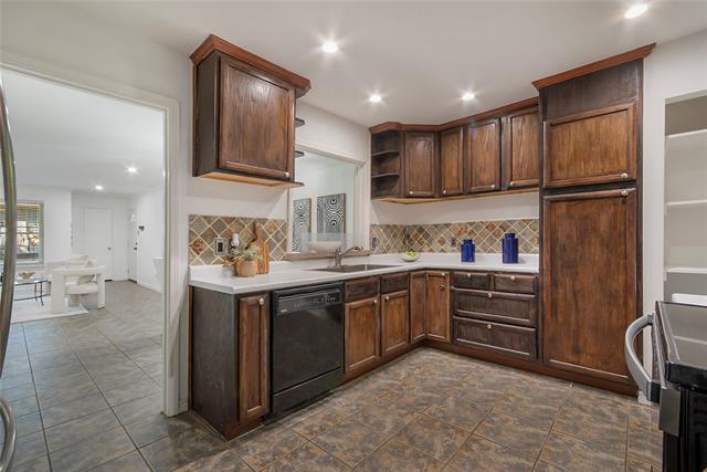 Building Photo - 7712 Royal Ln