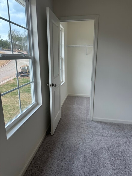 Building Photo - 4749 Foxhollow Trl