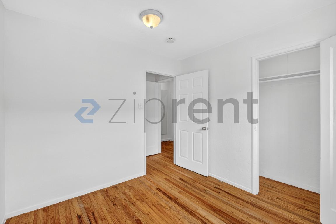 Building Photo - Unit