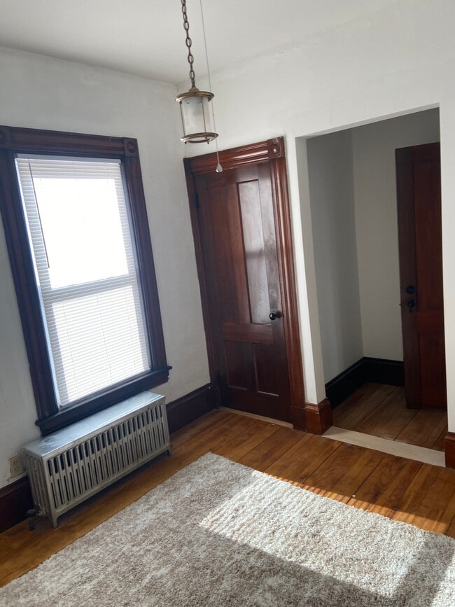 Building Photo - 32 Summer St