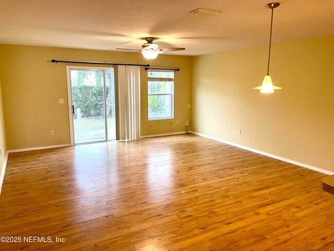 Building Photo - 250 Michelangelo Pl