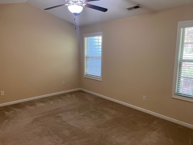 Building Photo - Lovely 3 Bedroom 2.5 Bath Townhouse in Raleigh!