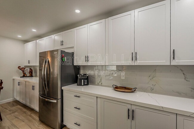 Building Photo - 9708 E Vía Linda