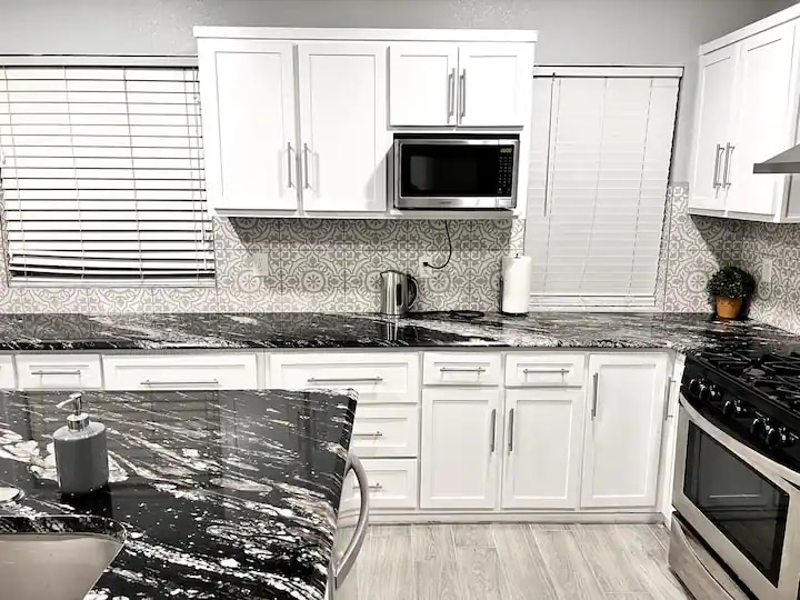 Building Photo - 3025 E Missouri Ave