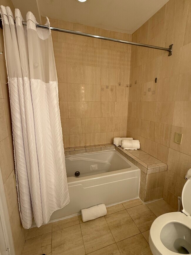 Building Photo - 200 59th St