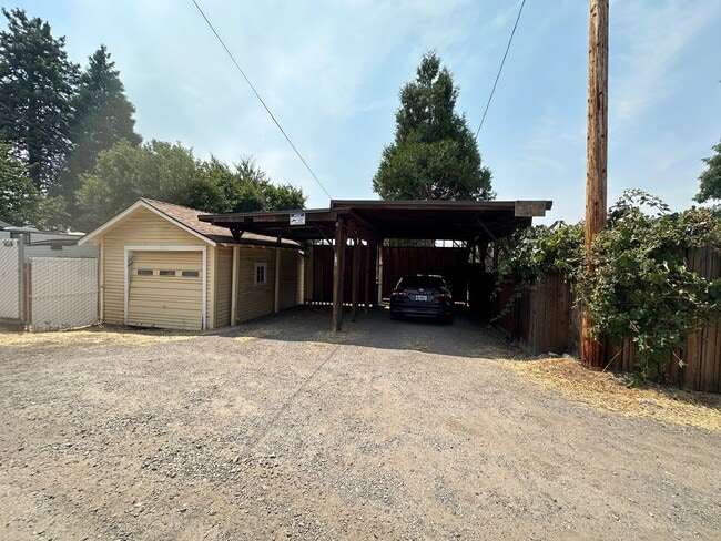 Building Photo - 919 N Eldorado Ave