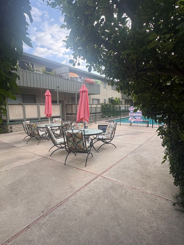 Building Photo - 7254 Hollywood Blvd