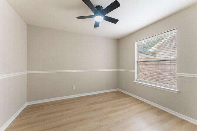 Building Photo - 99 E Foxbriar Forest Cir