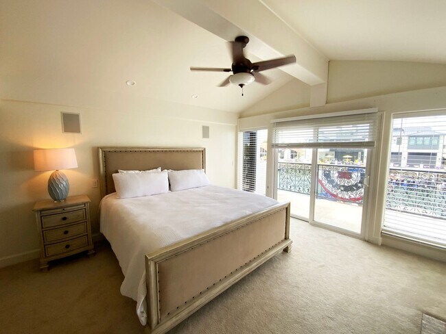 Building Photo - Vacation Home on the Channel Available July 15-Aug 15