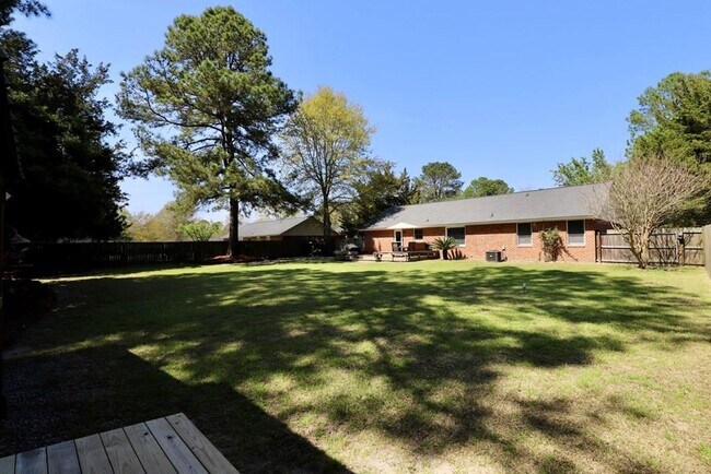 Building Photo - 2415 Edmunds Dr