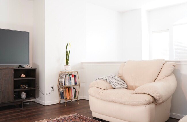 Building Photo - 1316 Tuam St