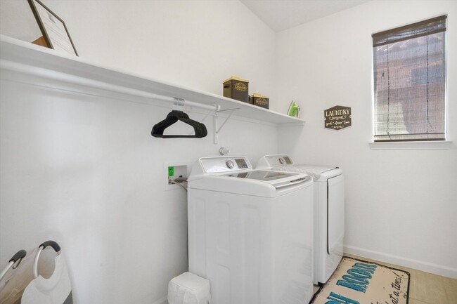 Building Photo - Recent Construction Fully Furnished 4 Bedroom Home Available Near Golf Course Rd & Southern Blvd!