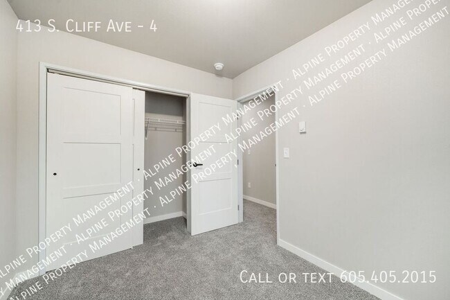 Building Photo - 413 S Cliff Ave
