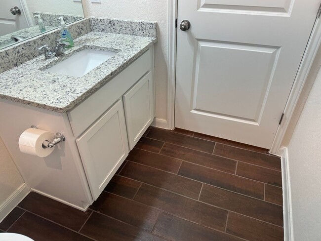 Building Photo - Stunning Rental Home in Gated Wortham Oaks...