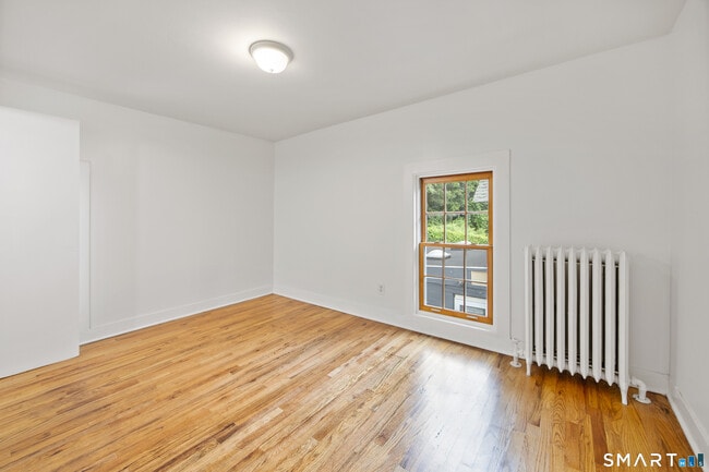 Building Photo - 226 Meadow St