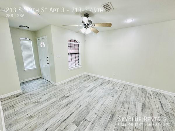 Building Photo - 213 S 49th St