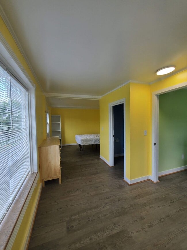 Building Photo - Utilities Included!!!!