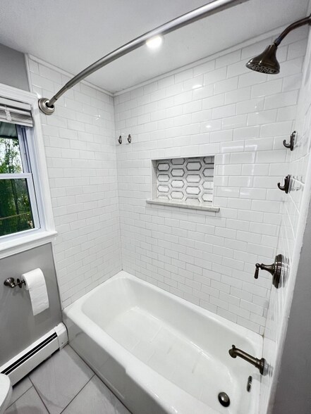 Building Photo - 394 Greenwood St