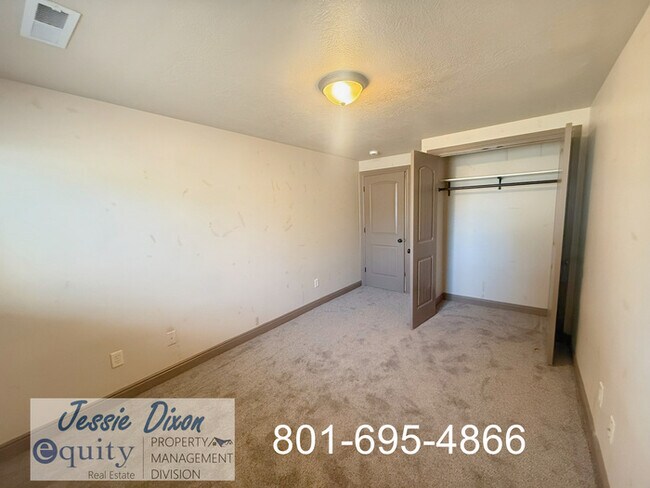 Building Photo - 5725 Brook Cir