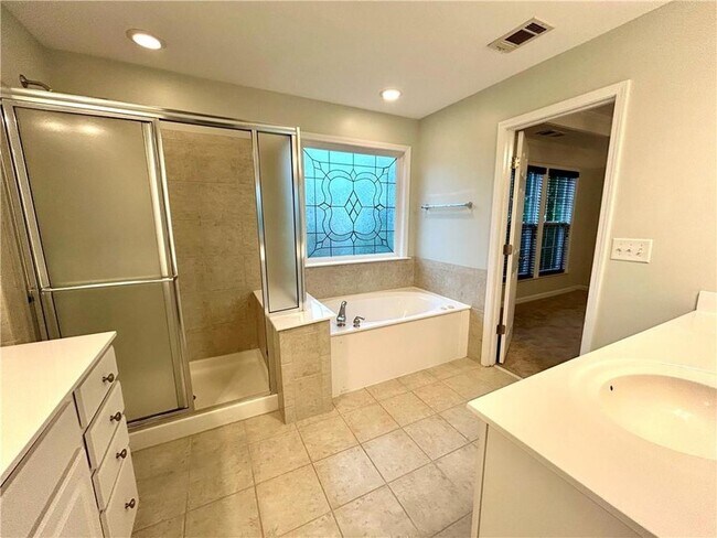 Building Photo - 4692 Wehunt Commons Dr