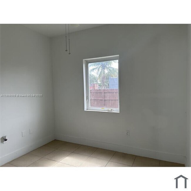 Building Photo - 1136 NW 55th St