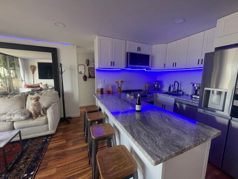 Building Photo - 411 Hobron Ln