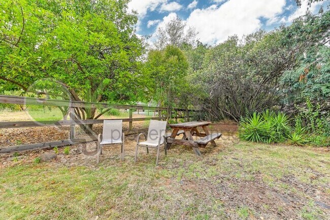 Building Photo - 9635 Oak Leaf Way