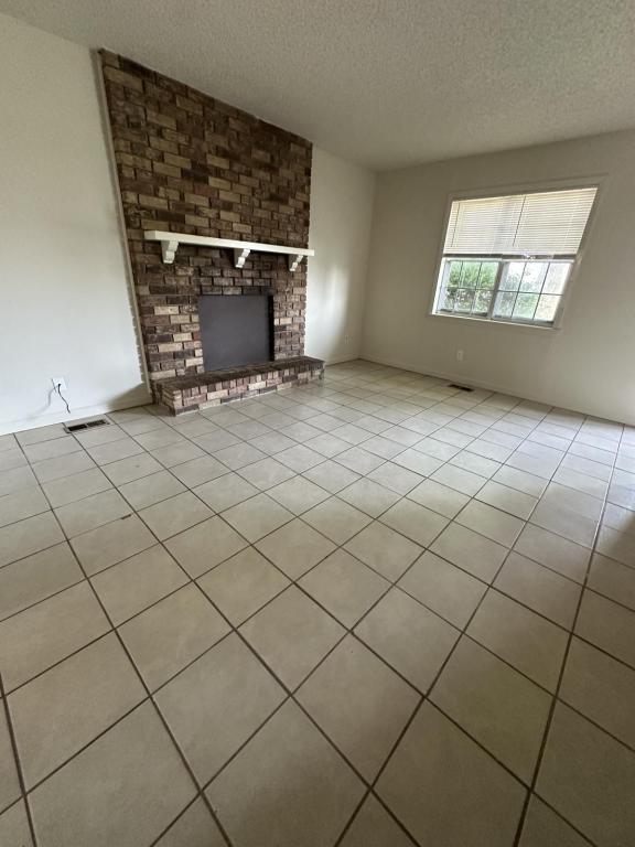 Building Photo - 4700 Windsor Dr
