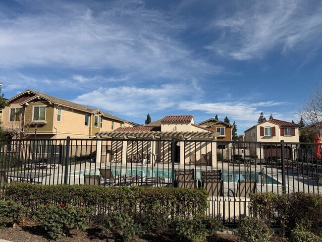 Building Photo - 646 S Brampton Ave