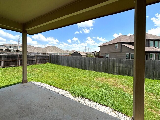 Building Photo - 1 Story Home with 4 Bedrooms!