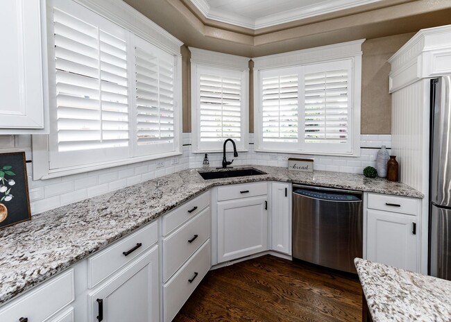 Building Photo - 3615 Oak Meadow Dr