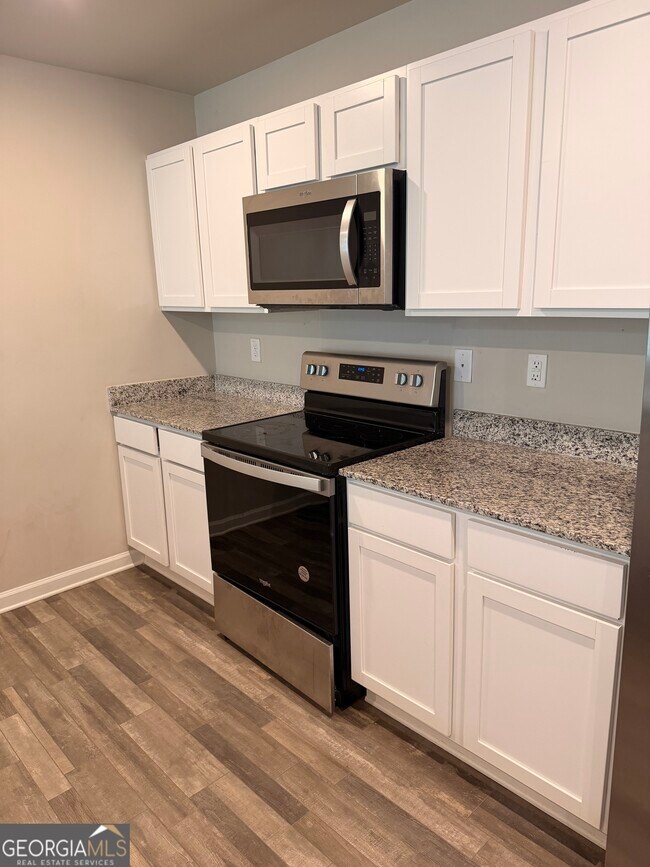 Building Photo - 725 Cole Dr