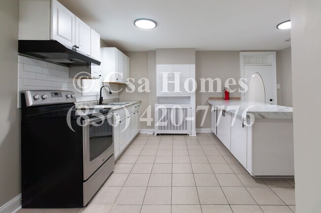 Building Photo - Newly Renovated 3 Bed, 1.5 Bath in Fairview!