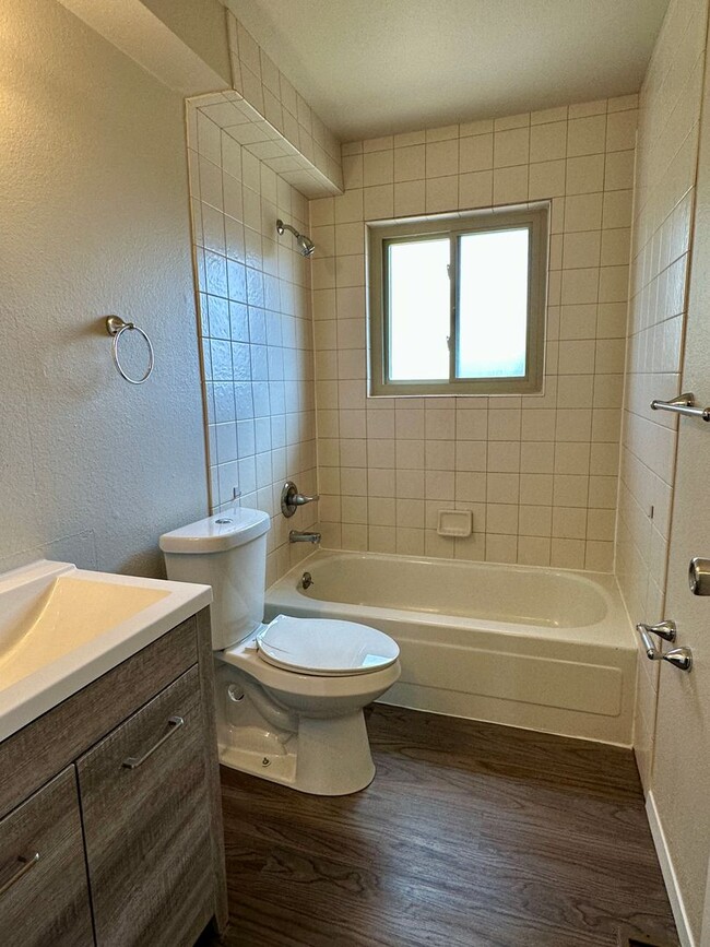 Building Photo - La Jolla 2BD Two-Story Townhome convenient...