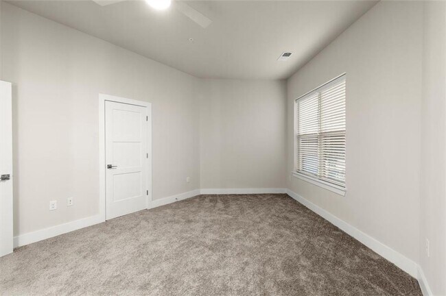Building Photo - 2648 Sandy Plains Rd