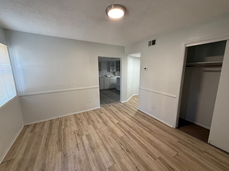 Building Photo - 8136 Troost Ave