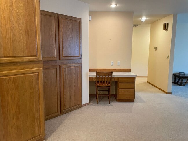 Building Photo - Cozy Home Feel, One Floor Living, Great Ba...