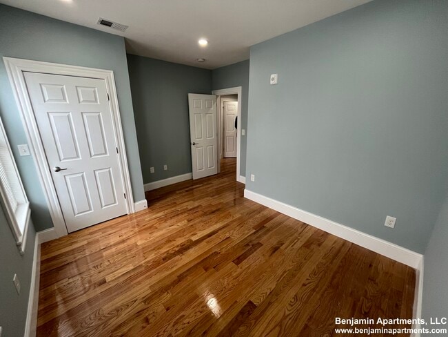 Building Photo - 372 Oxford St