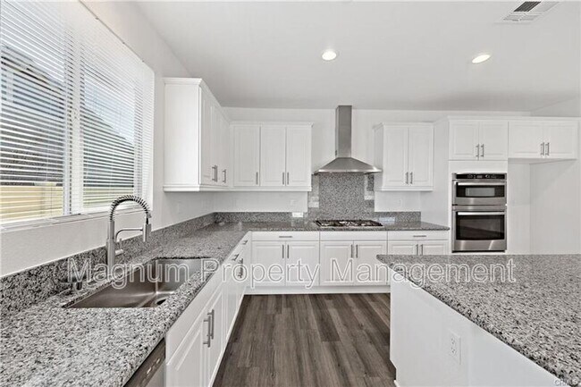 Building Photo - 21122 Saratoga Dr