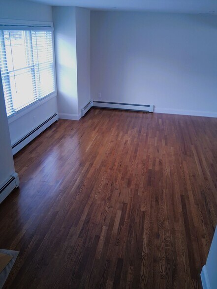 Building Photo - 34 Old East Neck Rd