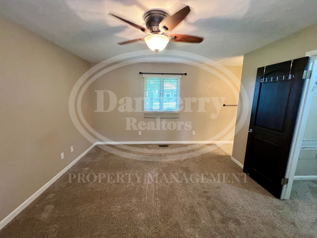 Building Photo - 1140 Ironwood Dr
