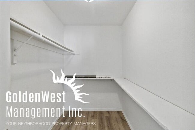 Building Photo - Single Level Spacious 2Bdm 1Ba Apartment i...