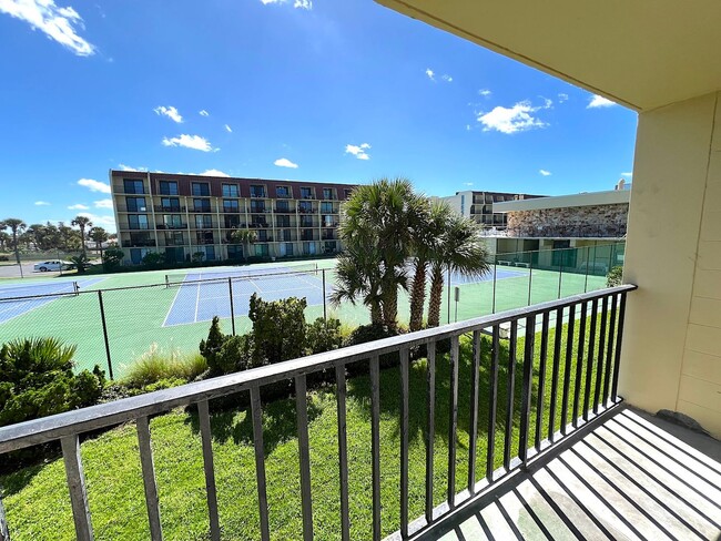 Building Photo - Updated 1 Bed 1 Bath Condo Across A1A from...