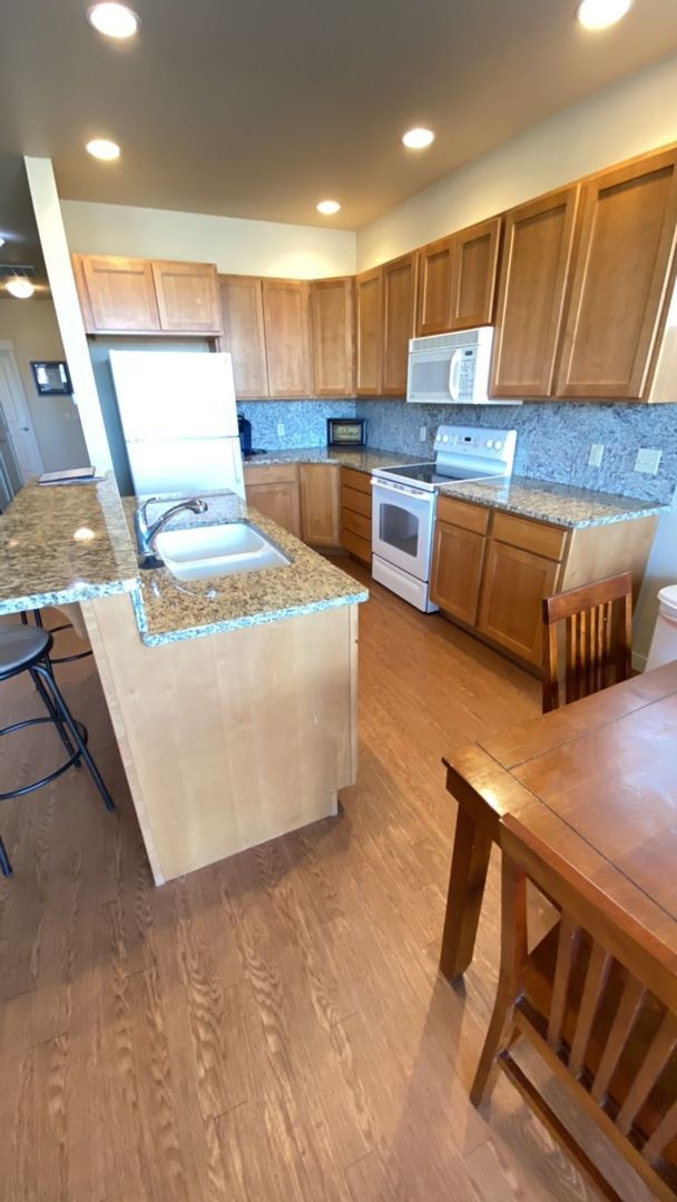 Building Photo - The Bridges at Moses Pointe - Furnished and FREE April Rent