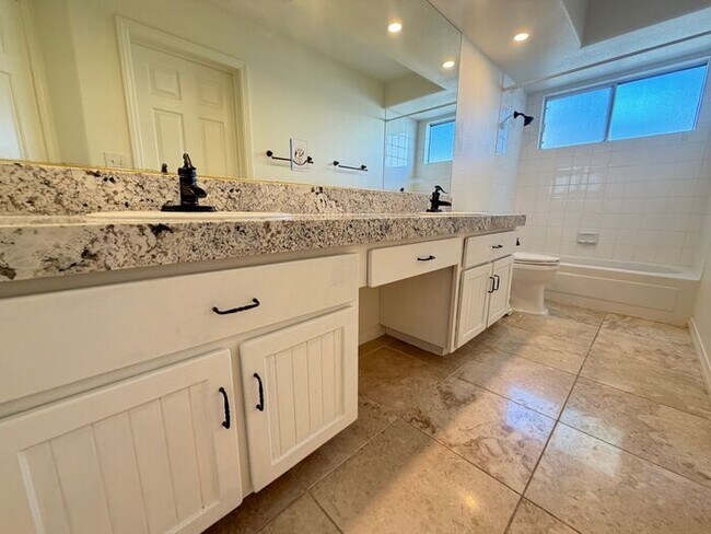 Building Photo - To schedule a viewing, call Wally Fellman at 702-493-9787