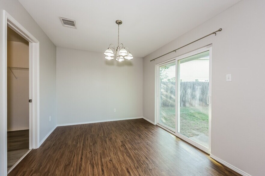 Building Photo - 3512 Cayman Dr