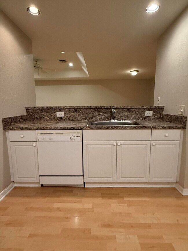 Building Photo - 1739 N Dovetail Dr