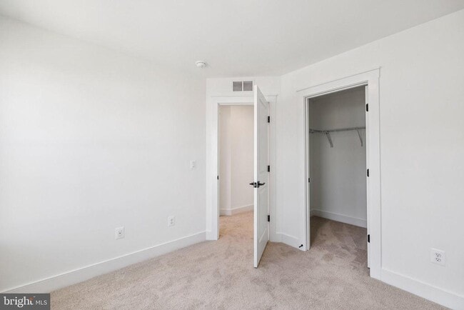 Building Photo - 4610 Pacific Elm St